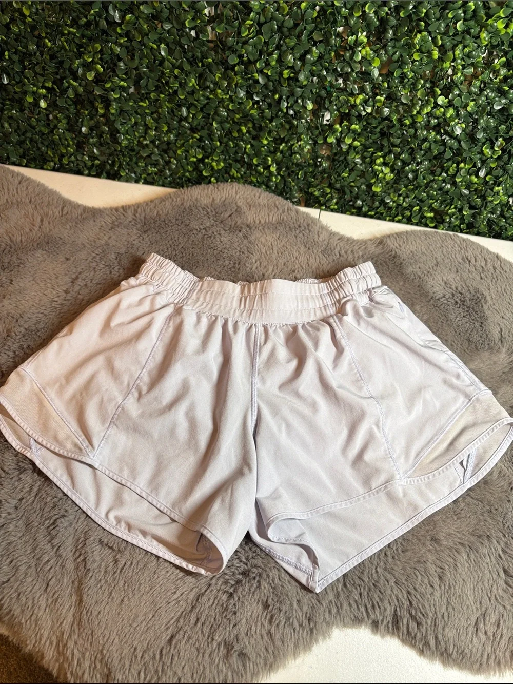 lululemon athletica Light Lavender Hotty Hot Women’s Running Shorts Size 8